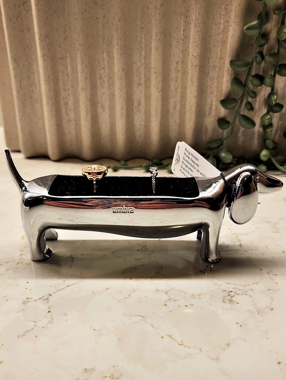 Umbra Dachsie Ring Holder Silver & Black